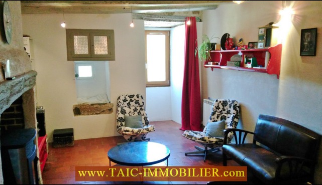 A vendre pat TAIC Immobilier, Tarn Aveyron Immobilier Caractère, agence immobilière à cordes sur ciel, A vendre Secteur Cordes sur Ciel :Maison de village sur 2 niveaux et mezzanine pour environ 95m2 et terrasse.