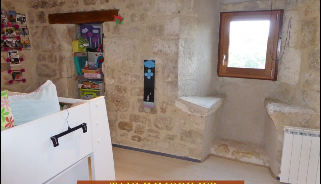 A vendre pat TAIC Immobilier, Tarn Aveyron Immobilier Caractère, agence immobilière à cordes sur ciel, A vendre Secteur Cordes sur Ciel :Maison de village sur 2 niveaux et mezzanine pour environ 95m2 et terrasse.