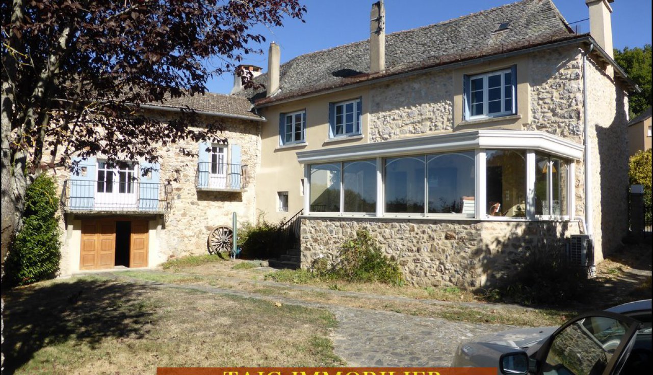 A vendre par TAIC immobilier, Tarn Aveyron Immobilier Caractère, agence immobilière Cordes sur Ciel, corps de ferme rénové 200m2, jardin 500m2, appartement indépendant, sud Villefranche de Rouergue,12,Aveyron.