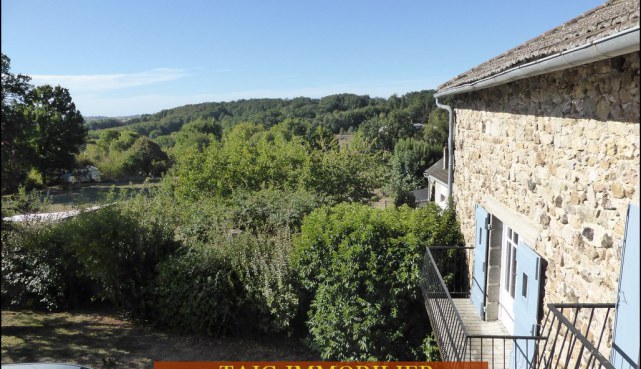 A vendre par TAIC immobilier, Tarn Aveyron Immobilier Caractère, agence immobilière Cordes sur Ciel, corps de ferme rénové 200m2, jardin 500m2, appartement indépendant, sud Villefranche de Rouergue,12,Aveyron.