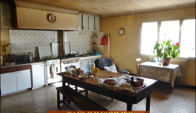 A vendre par TAIC Immobilier, Tarn Avyron Immobilier Caractère,12,Villefranche de Rouergue,Maison d'habitation,dépendances,puits,grange,garage