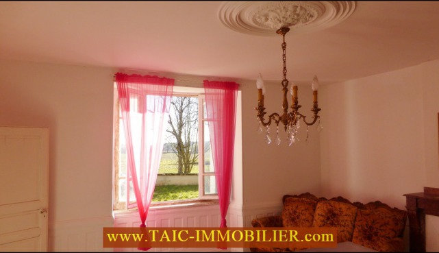 A vendre,taic immobilier,Tarn Aveyron Immobilier,Tarn, Secteur Tanus / Valence d'Albigeois : Vaste ensemble immobilier sur 1,5 Hectare, ferme,dépendances,hangar agricole,bergerie,hectare