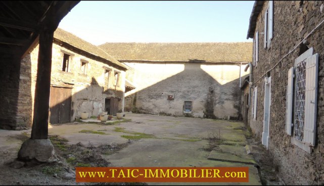 A vendre,taic immobilier,Tarn Aveyron Immobilier,Tarn, Secteur Tanus / Valence d'Albigeois : Vaste corps de ferme sur 1500m2 de terrain, ferme,dépendances,bergerie,