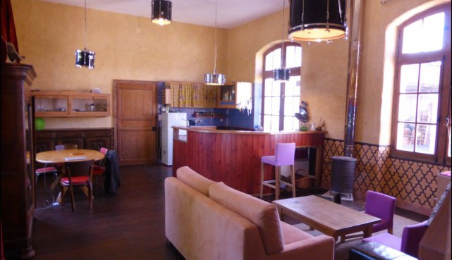 A vendre par taic-immobilier,tarn aveyron immobilier caractere, ancienne ecole,renovee,cestayrols,Anienne école de village rénovée de 150m2 avec préau et dépendance sur 660m2 de terrain.