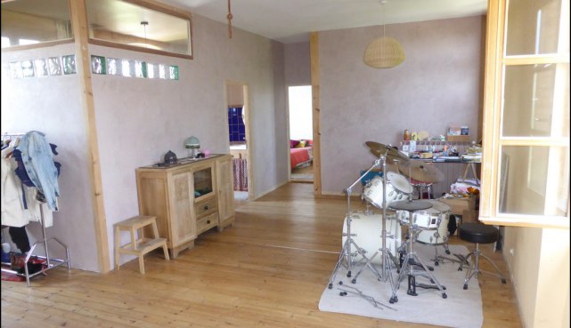 A vendre par taic-immobilier,tarn aveyron immobilier caractere, ancienne ecole,renovee,cestayrols,Anienne école de village rénovée de 150m2 avec préau et dépendance sur 660m2 de terrain.