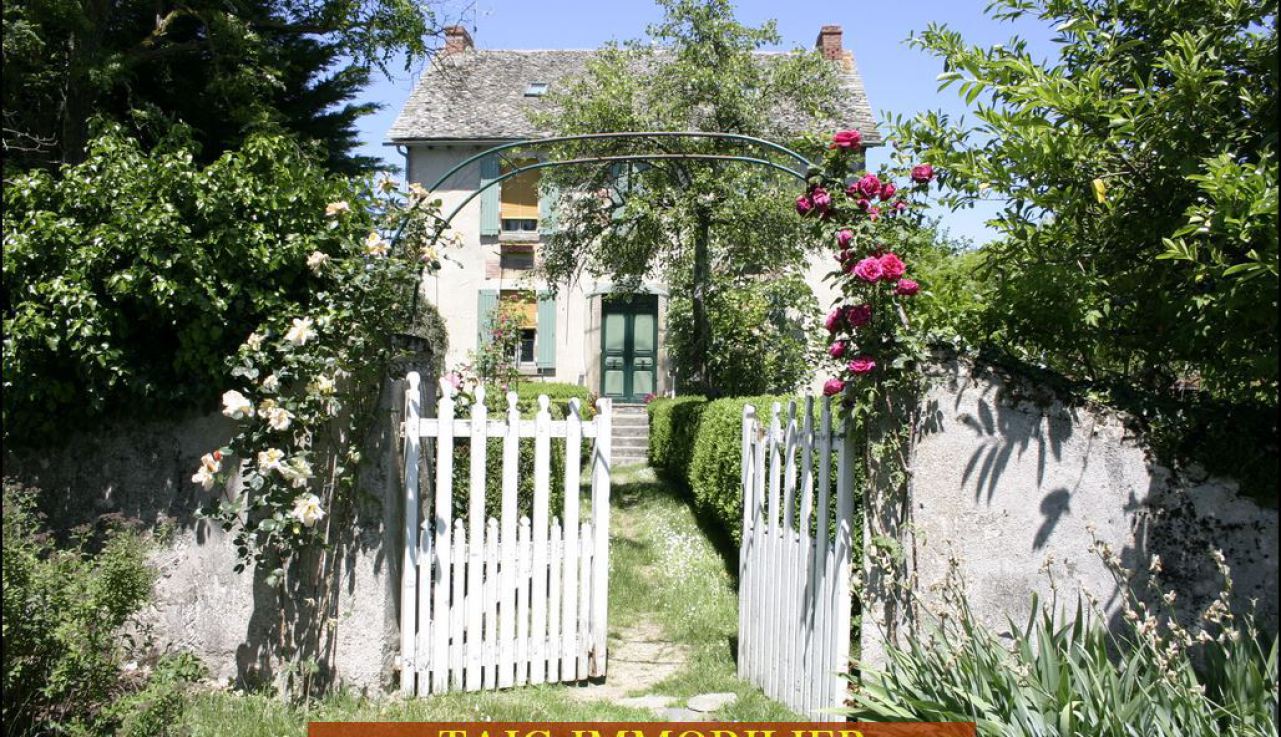 A vendre par Tarn Aveyron Immobilier,12,Aveyron,Ancien presbytere 150m2 renove,1700m2 de terrain,charme,calme
