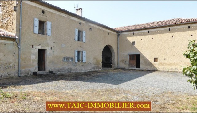 a vendre,81,tarn,lautrec,corps de ferme,a renover,,hectare,puit,grange,four a pain,lac,taic immobilier,agence immobiliere cordes sur ciel,tarn aveyron immobilier caractere