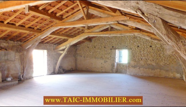 a vendre,81,tarn,lautrec,corps de ferme,a renover,,hectare,puit,grange,four a pain,lac,taic immobilier,agence immobiliere cordes sur ciel,tarn aveyron immobilier caractere