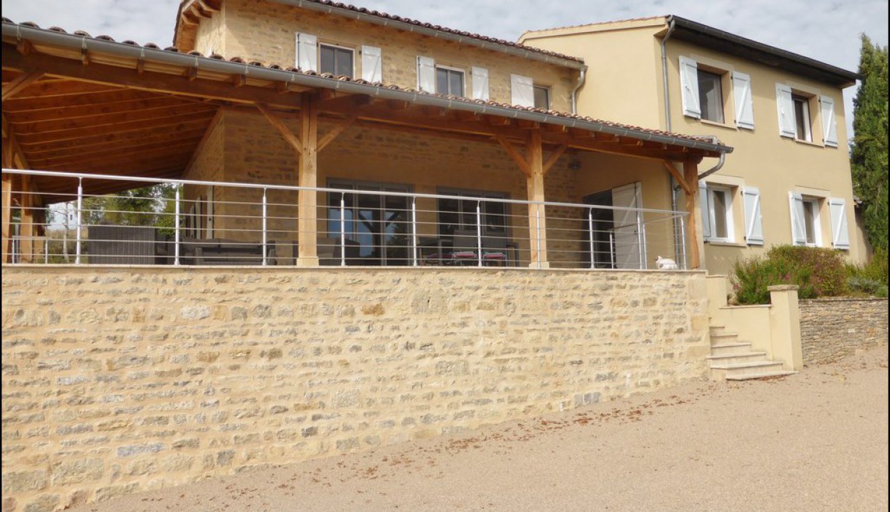 a vendre,taic immobilier,laguépie,82,tarn et garonne,maison d'architecte,haut de gamme,prestations,piscine,gite,jacuzzi,salle de peojection, agence immobiliere cordes sur ciel,albi,tarn aveyron immobilier caractere
