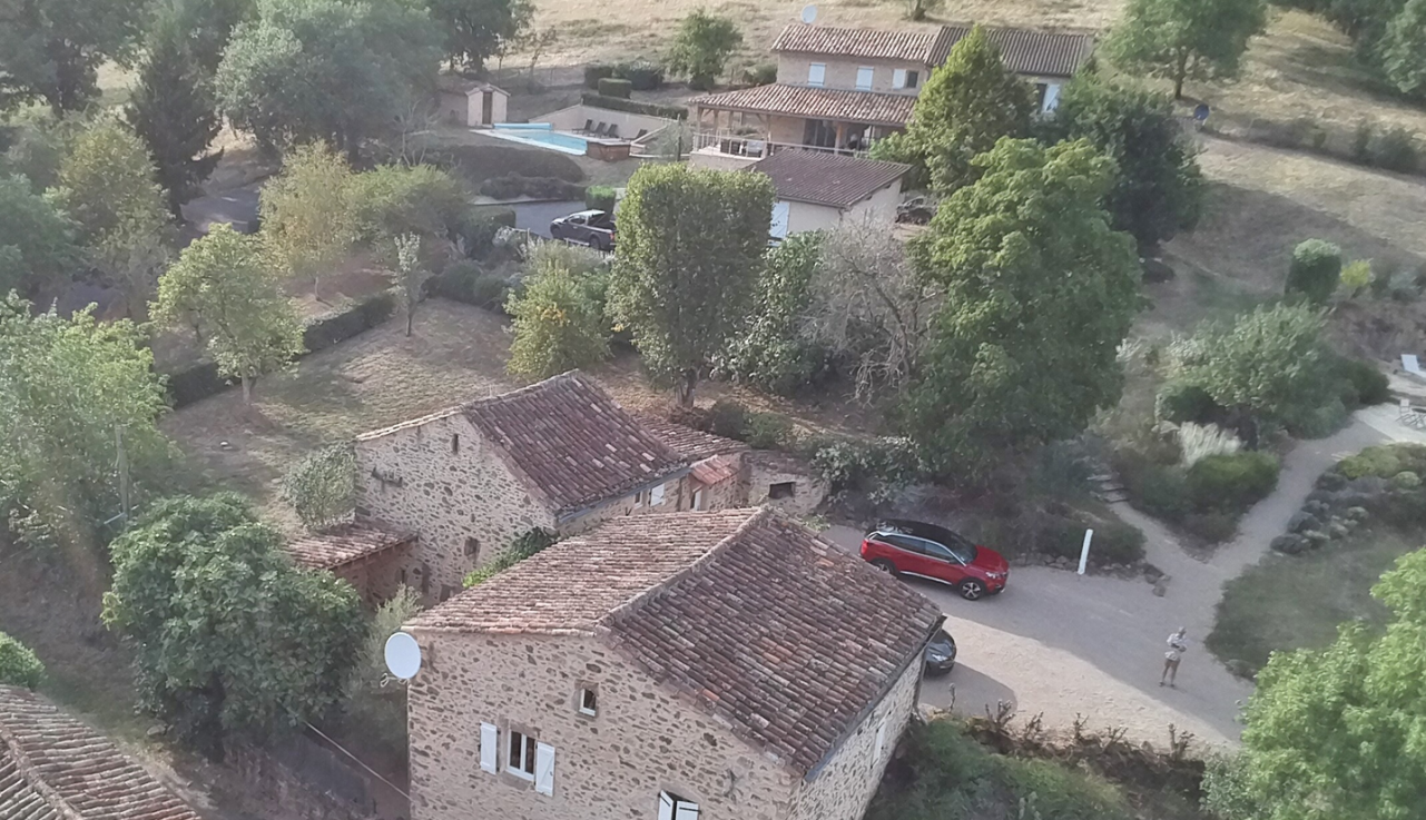 a vendre,taic immobilier,laguépie,82,tarn et garonne,maison d'architecte,haut de gamme,ensemble immobilier,prestations,piscine,gite,jacuzzi,salle de projection, agence immobiliere cordes sur ciel,albi,tarn aveyron immobilier caractere