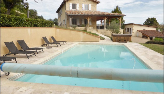 a vendre,taic immobilier,laguépie,82,tarn et garonne,maison d'architecte,haut de gamme,ensemble immobilier,prestations,piscine,gite,jacuzzi,salle de projection, agence immobiliere cordes sur ciel,albi,tarn aveyron immobilier caractere