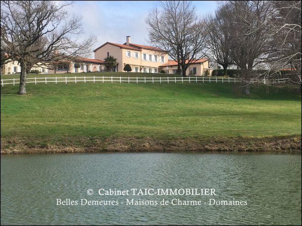 a vendre,tarn,castres,81,tarn immobilier,tarn immobilier caractère,ferme,rénovée,dépendances,puits,etang,lac,box chevaux,piscine,sidobre,agence immobilière,taic-immobilier,belles demeure,maisons de charme,hectares