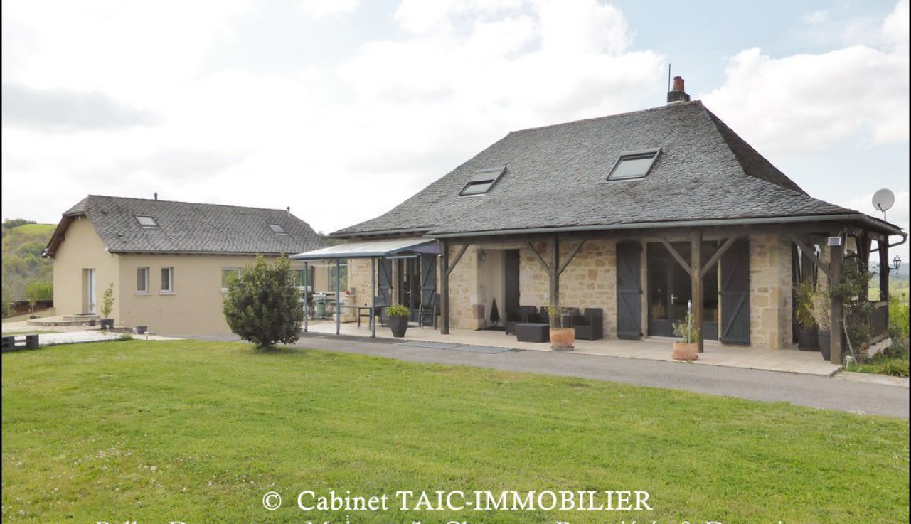 A vendre,Aveyron,Villefranche de Rouergue,Lugan,Montbazens,12,Belle propriété de construction récente sur environ 240m2, dépendances et 3.6Ha en situation dominante,Box,Barns,source,chevaux