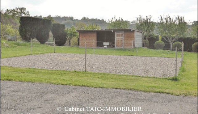 A vendre,Aveyron,Villefranche de Rouergue,Lugan,Montbazens,12,Belle propriété de construction récente sur environ 240m2, dépendances et 3.6Ha en situation dominante,Box,Barns,source,chevaux