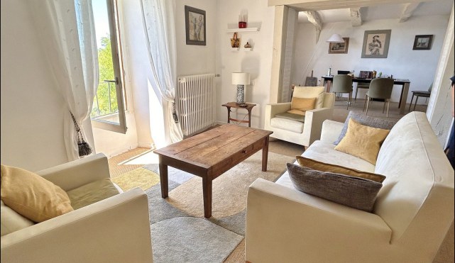 A vendre, Cordes sur Ciel,  Demeure du XVème rénovée 200m2, Piscine, Jardin arboré, Superbe vue sur la Vallée, puits,garage,