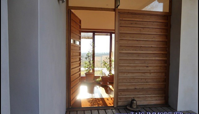 A vendre par TAIC-Immobilier secteur Albi / Gaillac jolie contemporaine de 160m2 plain-pied  sur 3000m2 de terrain en situation dominante