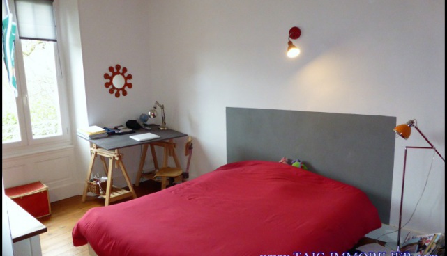 A vendre par TAIC Immobilier - Graulhet - Maison de maitre sur 250m2 avec piscine, centrale photovoltaique,jardin,beaux éléments,tarn,81