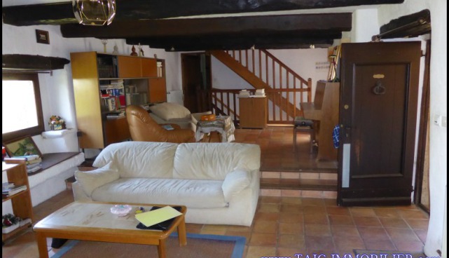 A vendre par TAIC Immobilier secteur Cordes sur Ciel Joli corp de ferme en U de 200m2 sur 8000m2 de parc avec tennis et piscine
