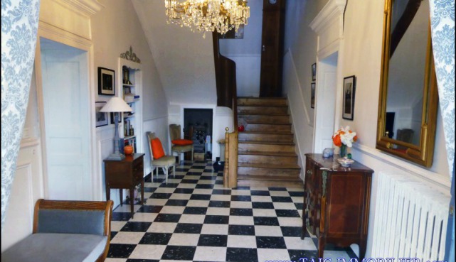A vendre par Tarn Aveyron Immobilier Caractere, Castres, maison de maitre 400m2 et sa salle de reception, gites, chambres d'hotes sur 4800m2 de terrain