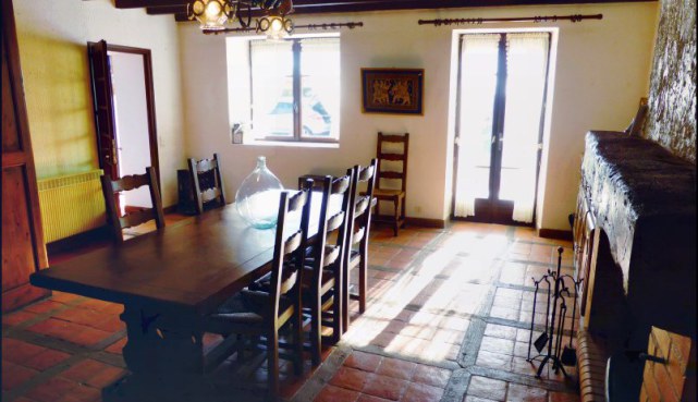 A vendre par Tarn Aveyron Immobilier Caractere, secteur Villefranche de Lauragais, maison d'habitation environ 220m2 sur 1800m2 de terrain paysagé, piscine, garage