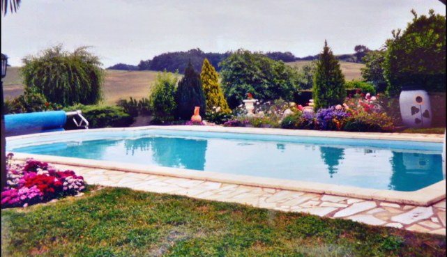 A vendre par Tarn Aveyron Immobilier Caractere, secteur Villefranche de Lauragais, maison d'habitation environ 220m2 sur 1800m2 de terrain paysagé, piscine, garage