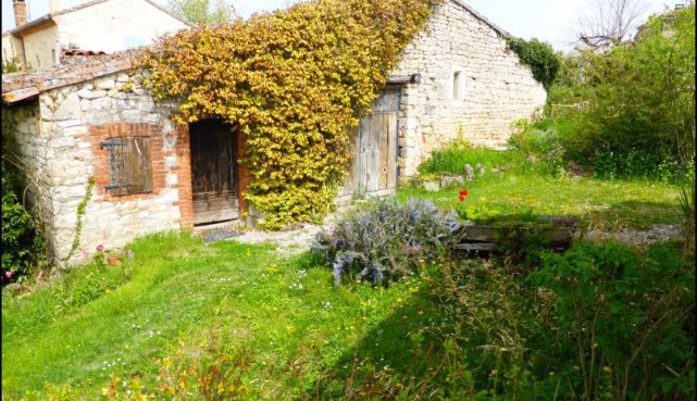A vendre par Tarn Aveyron Immobilier Caractere, TAIC Immobilier : Maison contemporaine 160m2 sur 9500m2 de terrain et dépendance 60m2.