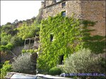 A vendre par Tarn Aveyron Immobilier Caractere, secteur Millau, aveyron,Hameau à vocation touristique composé de 4 maisons idéalement situé au pied d'un château médiéval surplombant les Gorges du Tarn.