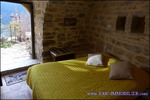 A vendre par Tarn Aveyron Immobilier Caractere, secteur Millau, aveyron,Hameau à vocation touristique composé de 4 maisons idéalement situé au pied d'un château médiéval surplombant les Gorges du Tarn.