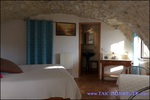 A vendre par Tarn Aveyron Immobilier Caractere, secteur Millau, aveyron,Hameau à vocation touristique composé de 4 maisons idéalement situé au pied d'un château médiéval surplombant les Gorges du Tarn.