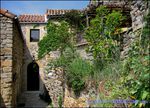 A vendre par Tarn Aveyron Immobilier Caractere, secteur Millau, aveyron,Hameau à vocation touristique composé de 4 maisons idéalement situé au pied d'un château médiéval surplombant les Gorges du Tarn.