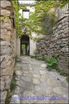 A vendre par Tarn Aveyron Immobilier Caractere, secteur Millau, aveyron,Hameau à vocation touristique composé de 4 maisons idéalement situé au pied d'un château médiéval surplombant les Gorges du Tarn.