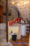A vendre par Tarn Aveyron Immobilier Caractere, secteur Millau, aveyron,Hameau à vocation touristique composé de 4 maisons idéalement situé au pied d'un château médiéval surplombant les Gorges du Tarn.
