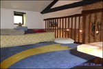 A vendre par Tarn Aveyron Immobilier Caractere, secteur Millau, aveyron,Hameau à vocation touristique composé de 4 maisons idéalement situé au pied d'un château médiéval surplombant les Gorges du Tarn.