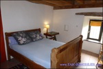 A vendre par Tarn Aveyron Immobilier Caractere, secteur Millau, aveyron,Hameau à vocation touristique composé de 4 maisons idéalement situé au pied d'un château médiéval surplombant les Gorges du Tarn.