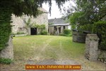 A vendre par Tarn Aveyron Immobilier Caractère, secteur Villefranche de Rouergue, La Fouillade,12, Aveyron, corps de ferme à rénover de 150m2 sur 4 hectares, dépendances,granges,prairie,calme,source,taic immobilier,agence immobilière cordes sur ciel