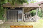 A vendre par Tarn Aveyron Immobilier Caractère, secteur Villefranche de Rouergue, La Fouillade,12, Aveyron, corps de ferme à rénover de 150m2 sur 4 hectares, dépendances,granges,prairie,calme,source,taic immobilier,agence immobilière cordes sur ciel