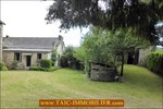 A vendre par Tarn Aveyron Immobilier Caractère, secteur Villefranche de Rouergue, La Fouillade,12, Aveyron, corps de ferme à rénover de 150m2 sur 4 hectares, dépendances,granges,prairie,calme,source,taic immobilier,agence immobilière cordes sur ciel