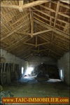 A vendre par Tarn Aveyron Immobilier Caractère, secteur Villefranche de Rouergue, La Fouillade,12, Aveyron, corps de ferme à rénover de 150m2 sur 4 hectares, dépendances,granges,prairie,calme,source,taic immobilier,agence immobilière cordes sur ciel