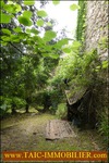 A vendre par Tarn Aveyron Immobilier Caractère, secteur Villefranche de Rouergue, La Fouillade,12, Aveyron, corps de ferme à rénover de 150m2 sur 4 hectares, dépendances,granges,prairie,calme,source,taic immobilier,agence immobilière cordes sur ciel