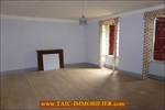 A vendre par Tarn Aveyron Immobilier Caractère, secteur Villefranche de Rouergue, La Fouillade,12, Aveyron, corps de ferme à rénover de 150m2 sur 4 hectares, dépendances,granges,prairie,calme,source,taic immobilier,agence immobilière cordes sur ciel
