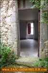 A vendre par Tarn Aveyron Immobilier Caractère, secteur Villefranche de Rouergue, La Fouillade,12, Aveyron, corps de ferme à rénover de 150m2 sur 4 hectares, dépendances,granges,prairie,calme,source,taic immobilier,agence immobilière cordes sur ciel