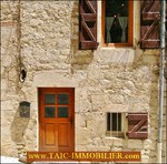 A vendre pat TAIC Immobilier, Tarn Aveyron Immobilier Caractère, agence immobilière à cordes sur ciel, A vendre Secteur Cordes sur Ciel :Maison de village sur 2 niveaux et mezzanine pour environ 95m2 et terrasse.