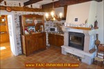 A vendre par TAIC immobilier, Tarn Aveyron Immobilier Caractère, agence immobilière Cordes sur Ciel, corps de ferme rénové 200m2, jardin 500m2, appartement indépendant, sud Villefranche de Rouergue,12,Aveyron.