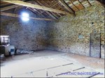 A vendre par Tarn Aveyron Immobilier Caractere, Secteur Teillet Corps de ferme de 280m2 sur 3Ha de terre bordé par une rivière, étang,  grange et dépendances