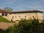 A vendre par TAIC Immobilier agence immobilière à cordes sur ciel, secteur Cordes sur Ciel propriété de 860m2 sur 5 hectares, cuisine pro, salle de restaurant, puits.