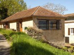 A vendre par TAIC Immobilier agence immobilière à cordes sur ciel, secteur Cordes sur Ciel propriété de 860m2 sur 5 hectares, cuisine pro, salle de restaurant, puits.