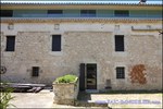 A vendre par TAIC Immobilier agence immobilière à cordes sur ciel, secteur Cordes sur Ciel propriété de 860m2 sur 5 hectares, cuisine pro, salle de restaurant, puits.