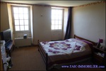 A vendre par TAIC Immobilier agence immobilière à cordes sur ciel, secteur Cordes sur Ciel propriété de 860m2 sur 5 hectares, cuisine pro, salle de restaurant, puits.