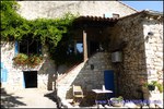 A vendre Cordes sur ciel belle Maison en pierre blanche sur 220m2 et 1 hectare de parc et prairie. Piscine.