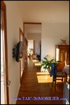 A vendre par TAIC Immobilier agence immobilière en ligne secteur Albi / Gaillac Villa d'architecte plain-pied sur 160m2 et 3000m2 de terrain en situation dominante.